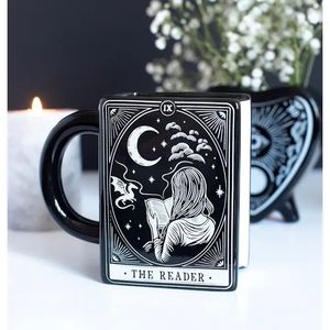 TAZA CON FORMA DE LIBRO �THE READER�