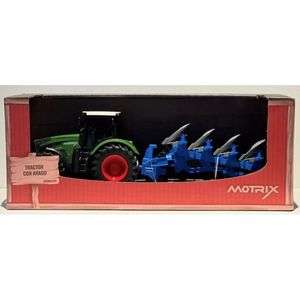 TRACTOR CON ARADO