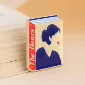 PIN ESMALTADO THE HOURS DE MICHAEL CUNNINGHAM