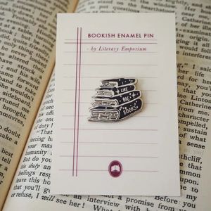 PIN ESMALTADO CON TEXTO EN INGLS I LIKE BIG BOOKS